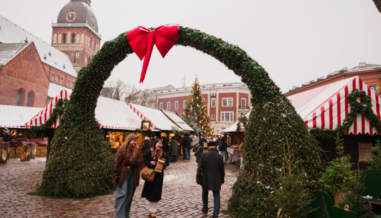 Vecrīgas Ziemassvētku tirdziņš Doma laukumā