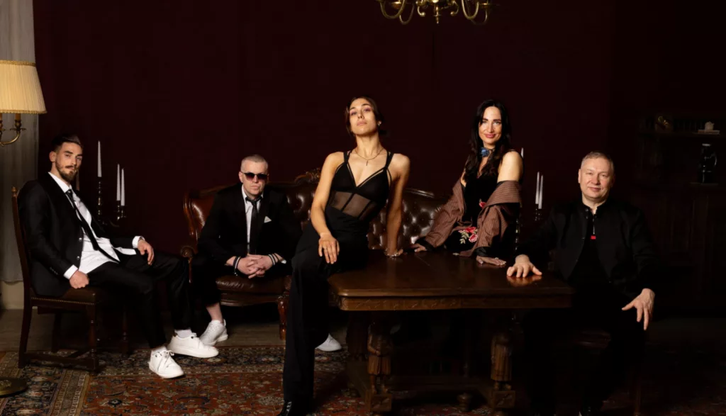 Balle Gaujienas muižas parkā kopā ar grupu “Tranzīts”